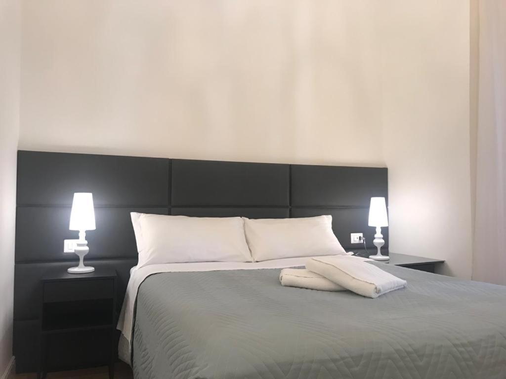Motta Palace Apartments & Rooms Motta SantʼAnastasia Extérieur photo